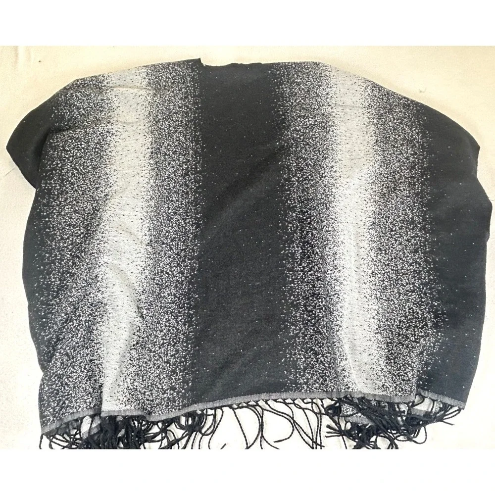 Cejon Poncho Wrap Women OS Black Grey Ombre Fringe Knit Layer 01234